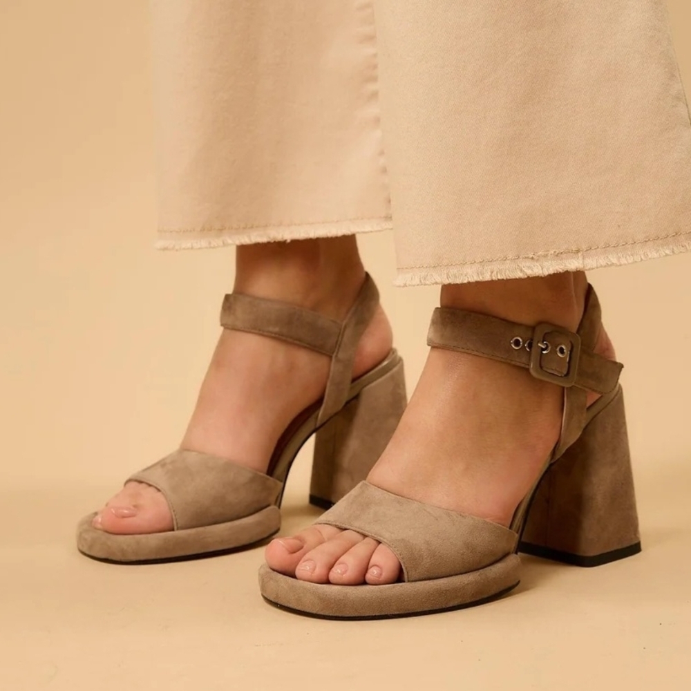 Chic Tan Suede Block Heel Sandals